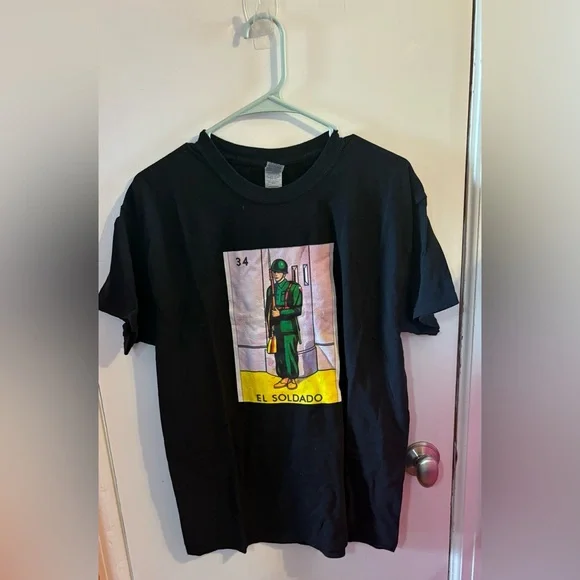 Gildan Black Short Sleeve Tee with Graphic Design - Picture 1 of 3